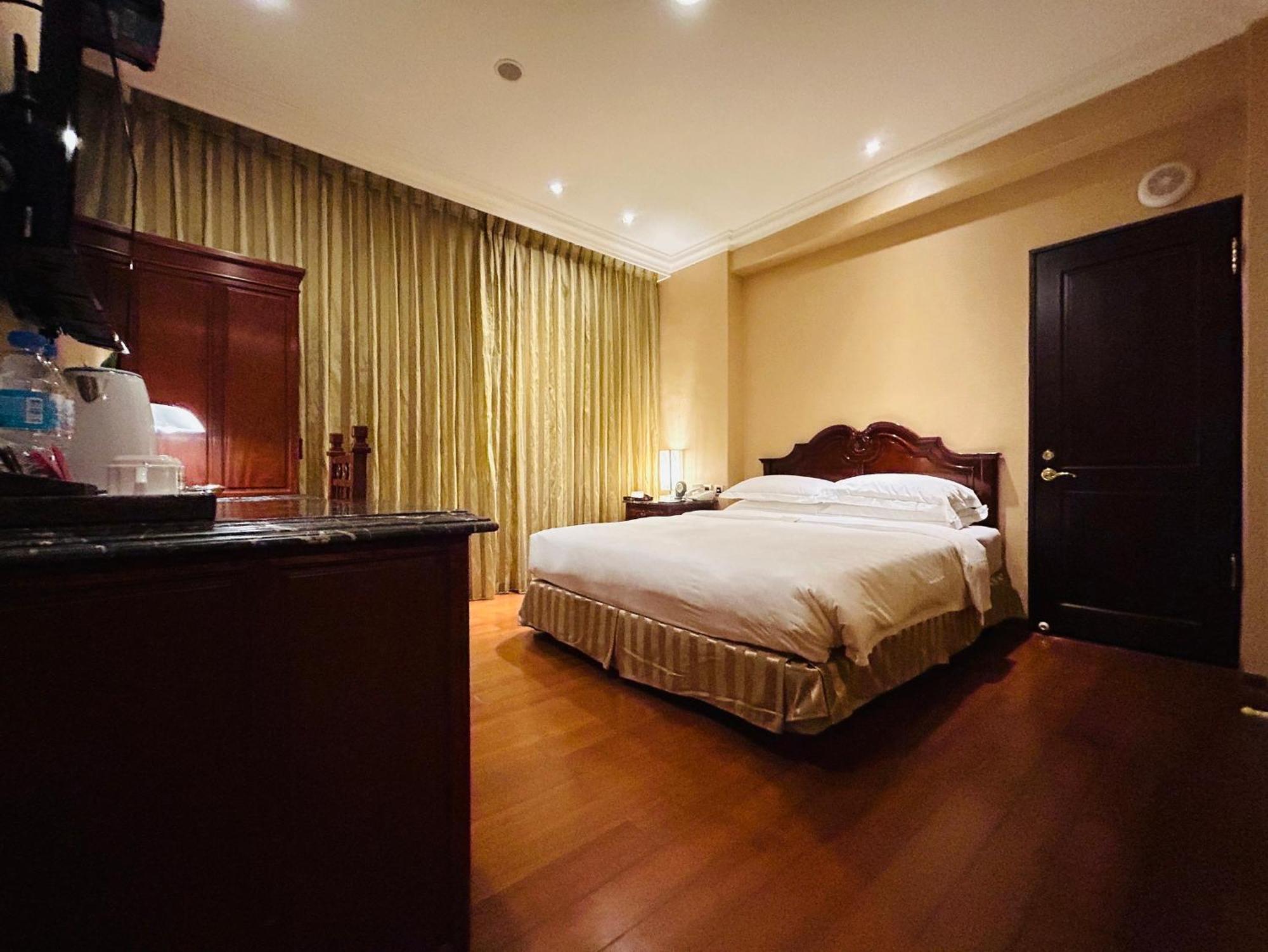 Royal Seasons Hotel Taipei ‧ Nanjing W. Екстер'єр фото